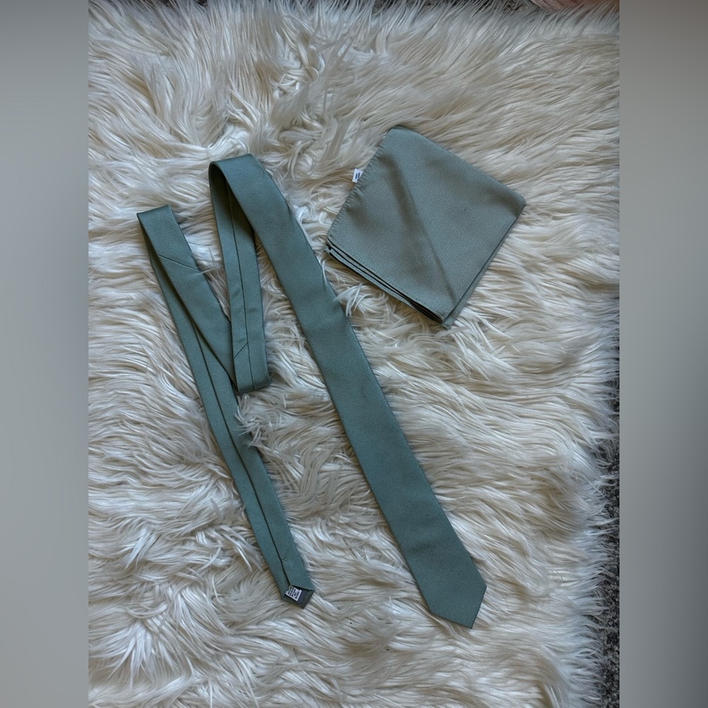 Birdy Grey sage tie and pocket square
